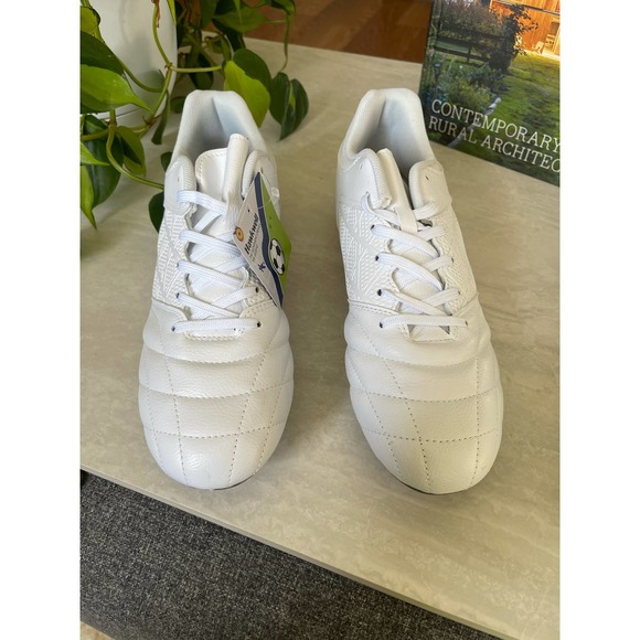 NWT Hawkwell Men’s 9 Athletic Outdoor Professional Firm Ground Soccer Cleats - Picture 2 of 6